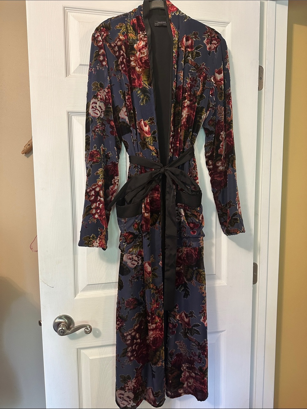 Zara Woman Black Velvet Floral kimono - Picture 6 of 9
